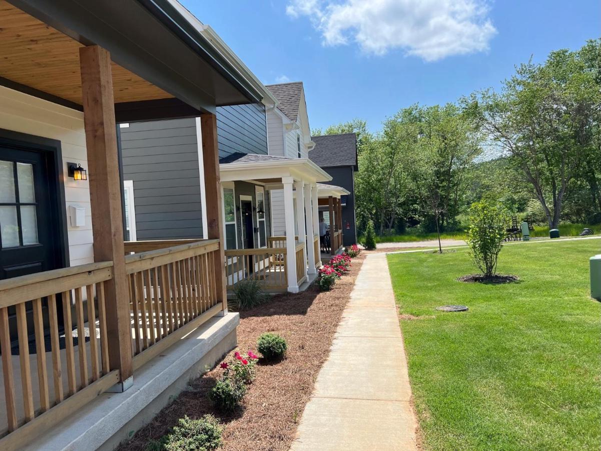 New Centennial Park Luxury Smart Home W Courtyard Fayetteville Exterior photo