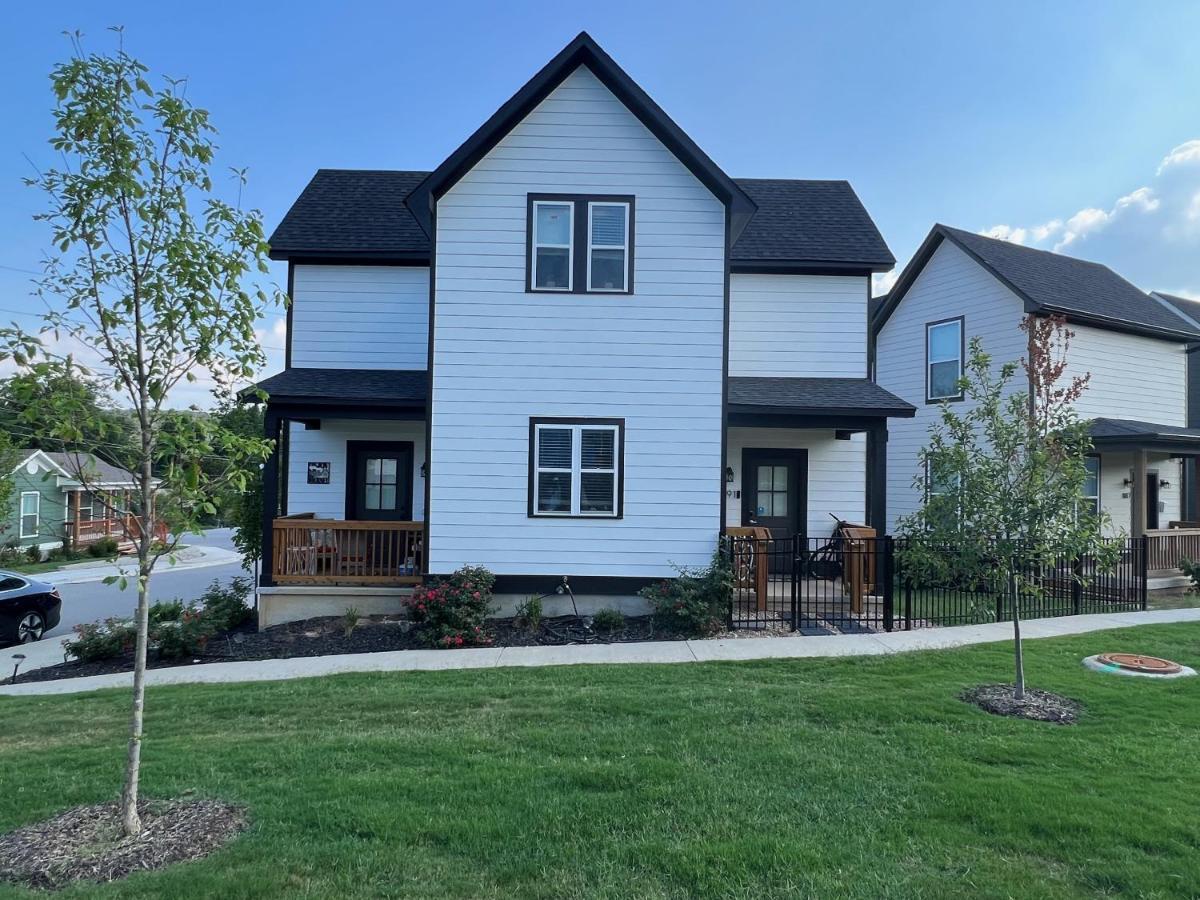 New Centennial Park Luxury Smart Home W Courtyard Fayetteville Exterior photo